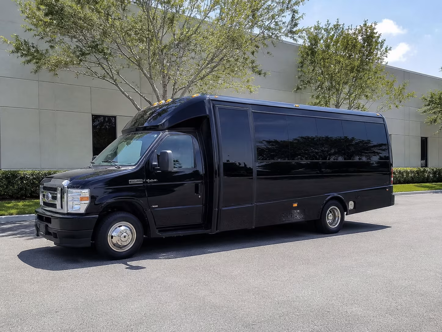corporate airport transfer buses between hoover and bhm