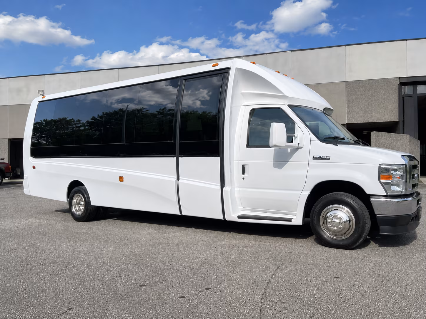 corporate retreat and team building bus rentals out of hoover